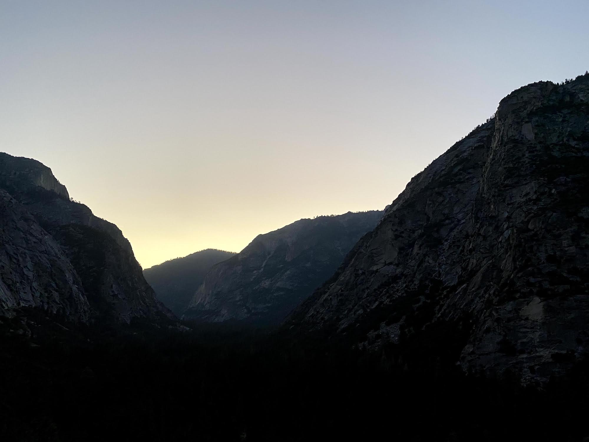 Kings Canyon in dusk, seen from the Bubbs Creek trail